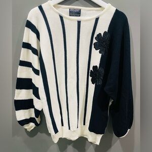 Women’s Vintage Black White Long Sleeve Knit Sweater Floral Beaded Detail Sz S-M